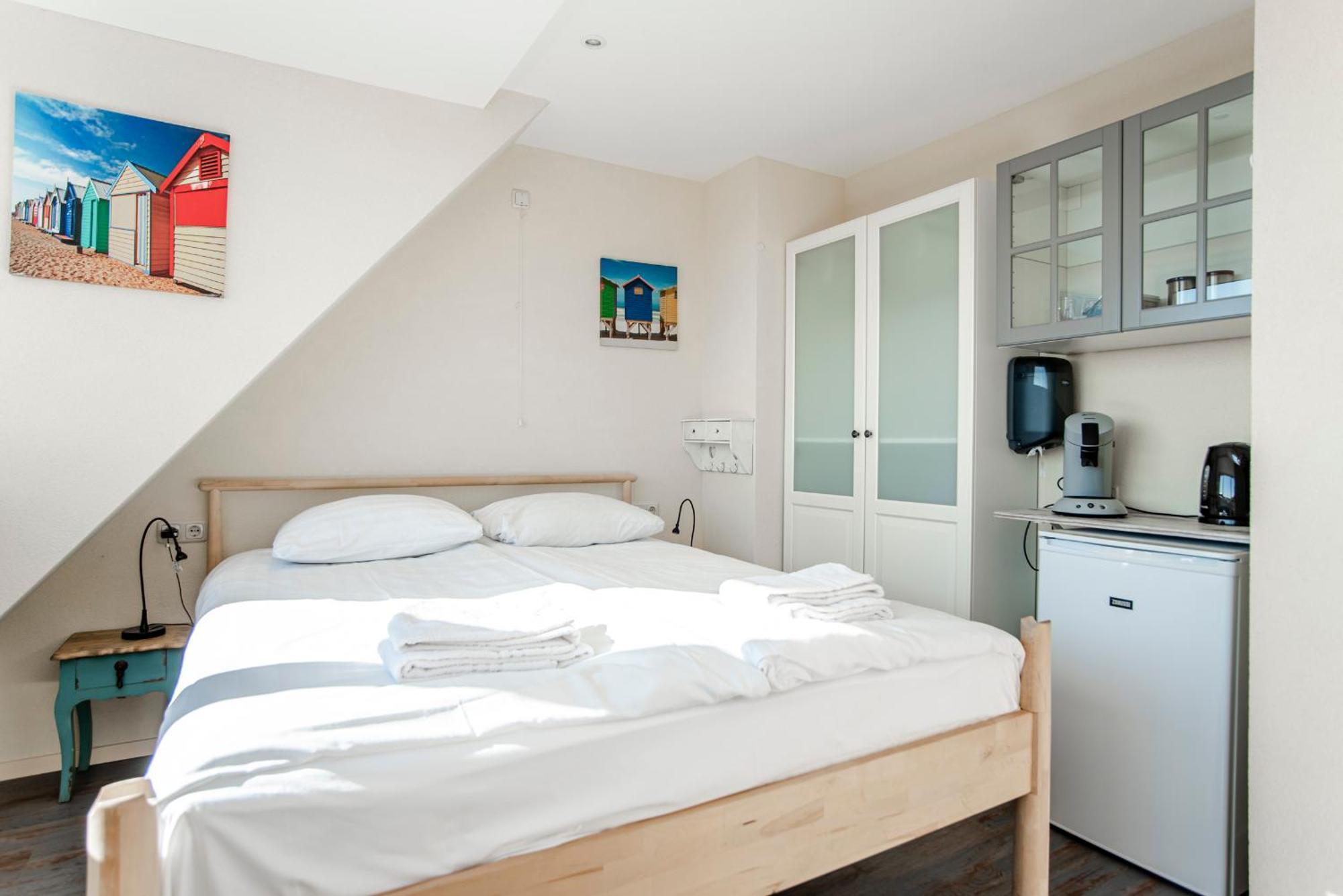 Pension Sixtysix Zandvoort Zimmer foto